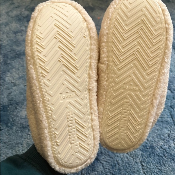 Peanuts Slippers - Picture 2 of 2